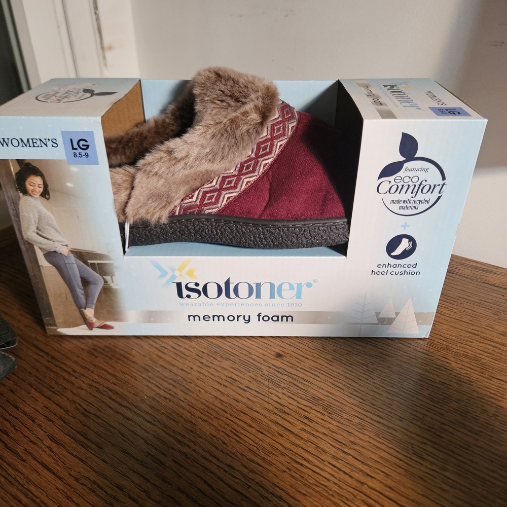 Isotoner Women's Maroon Slippers with Faux Fur